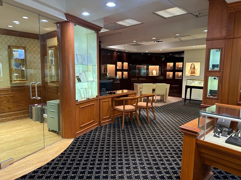 More Photos Of 733 Anderson Ave, Cliffside Park Storefront Retail Residential For Lease