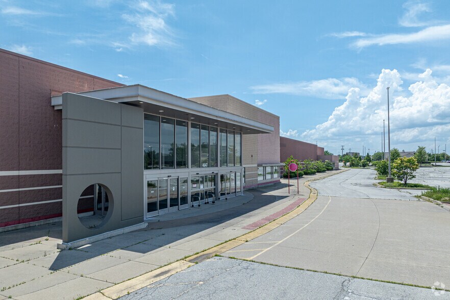 Primary Photo Of 4647 Lincoln Mall Dr, Matteson Freestanding For Sale