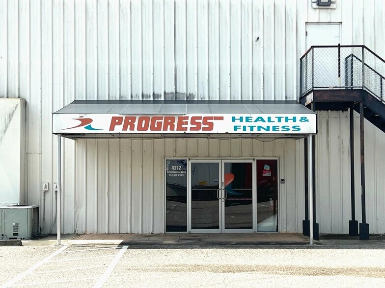 More Photos Of 4210 Commercial Way, Spring Hill General Retail For Sale
