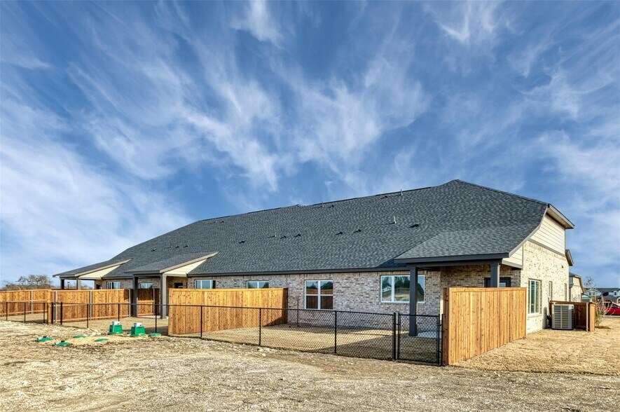 More Photos Of 4405 Clovis Ct, Midlothian Apartments For Sale