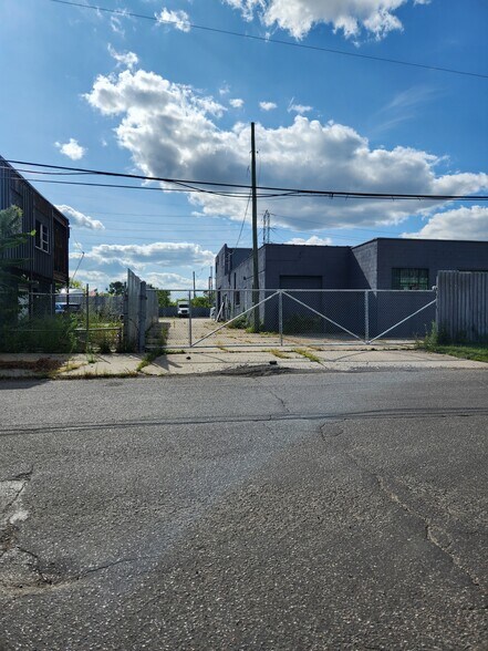 More Photos Of 13507 Auburn St, Detroit Industrial For Sale