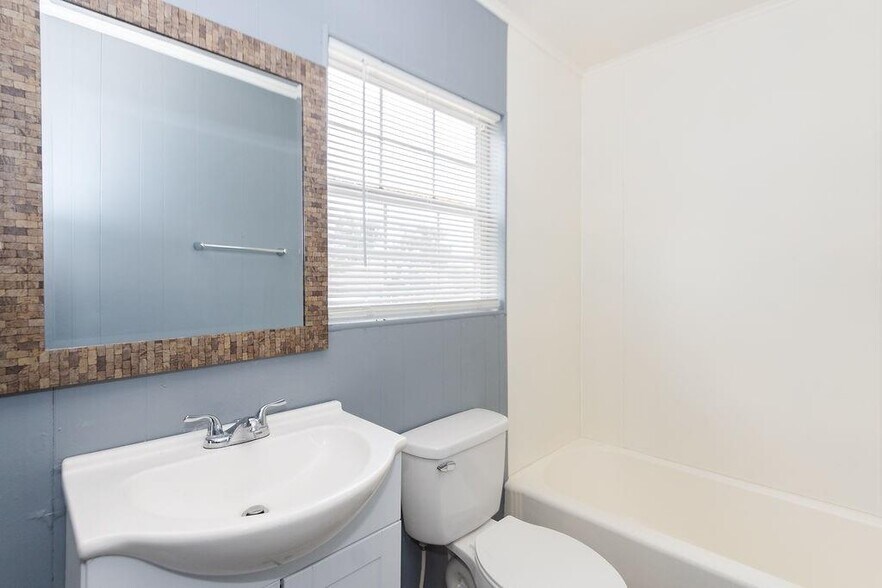 More Photos Of 2809 Market St, Baytown Office Residential For Lease
