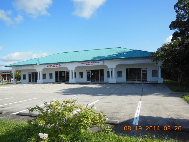 More Photos Of 6483-6495 Ulmerton Rd, Largo Showroom For Lease