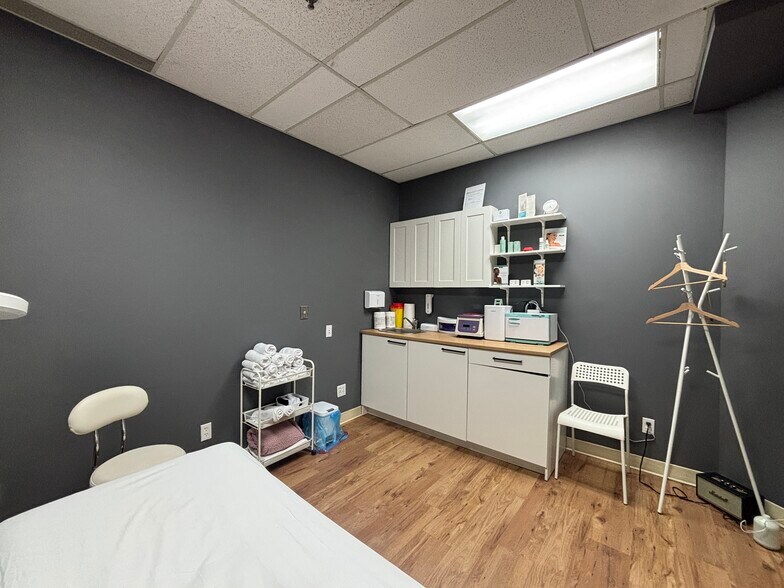 More Photos Of 2401 Yonge St, Toronto Medical For Lease