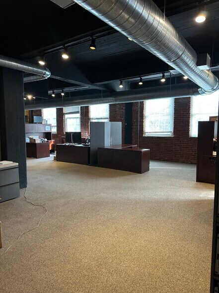 More Photos Of 407 Broad St, Chattanooga General Retail For Lease