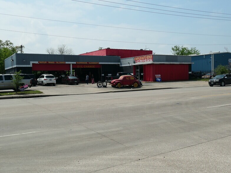 Primary Photo Of 401 W Southmore Ave, Pasadena Auto Repair For Sale