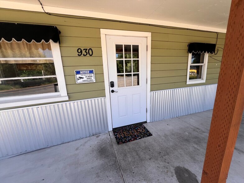 More Photos Of 930 S F St, Lakeview Restaurant For Sale