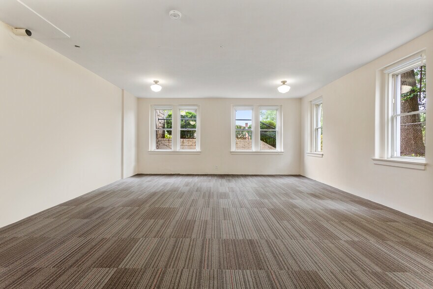 More Photos Of 312 Sycamore St, Decatur Office For Sale