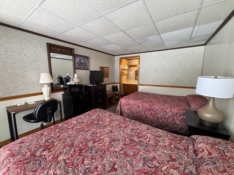 More Photos Of 17089 Boot Jack Rd, Ridgway Hotel For Sale