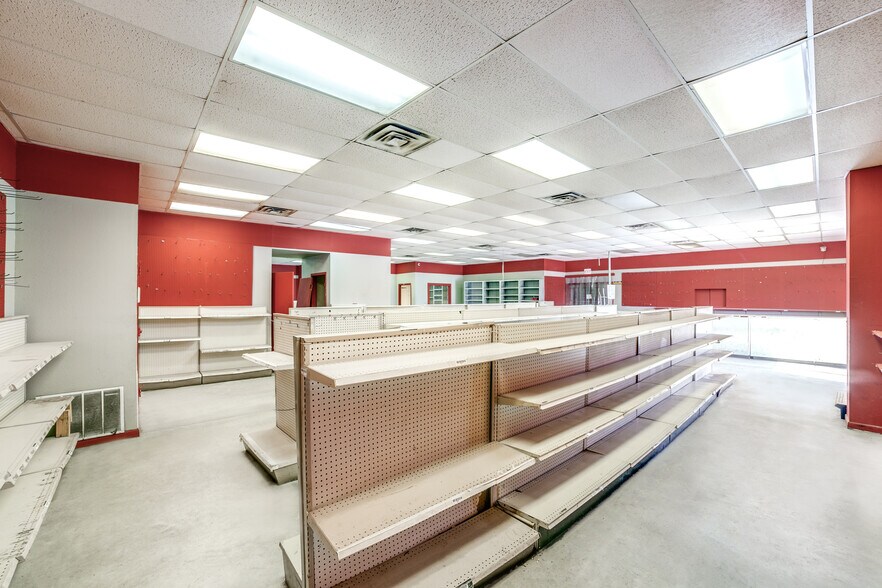 More Photos Of 6301 Mcpherson Rd, Laredo Distribution For Sale