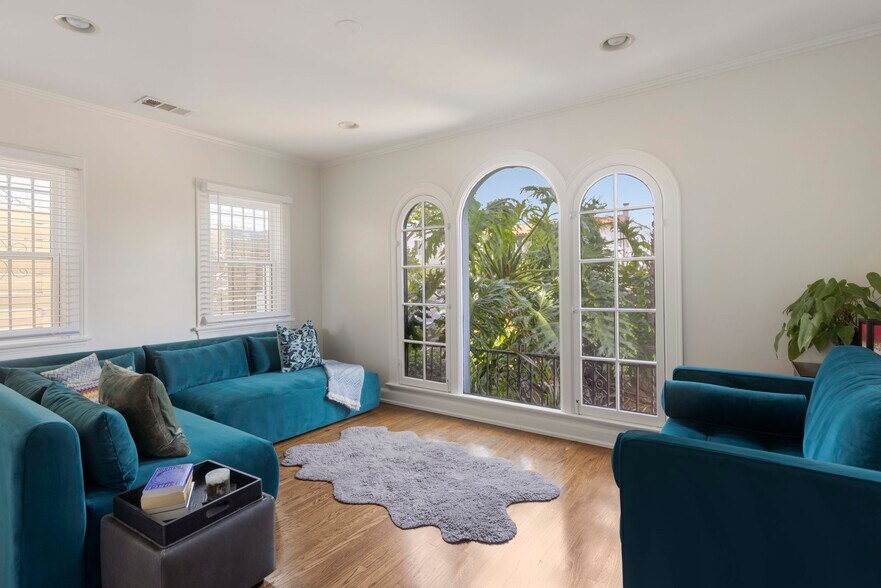 More Photos Of 1569 S Orange Grove Ave, Los Angeles Apartments For Sale