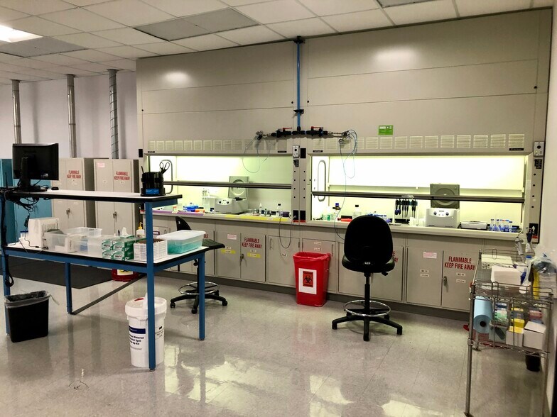 More Photos Of 10220 S 51st St, Phoenix Research And Development For Lease