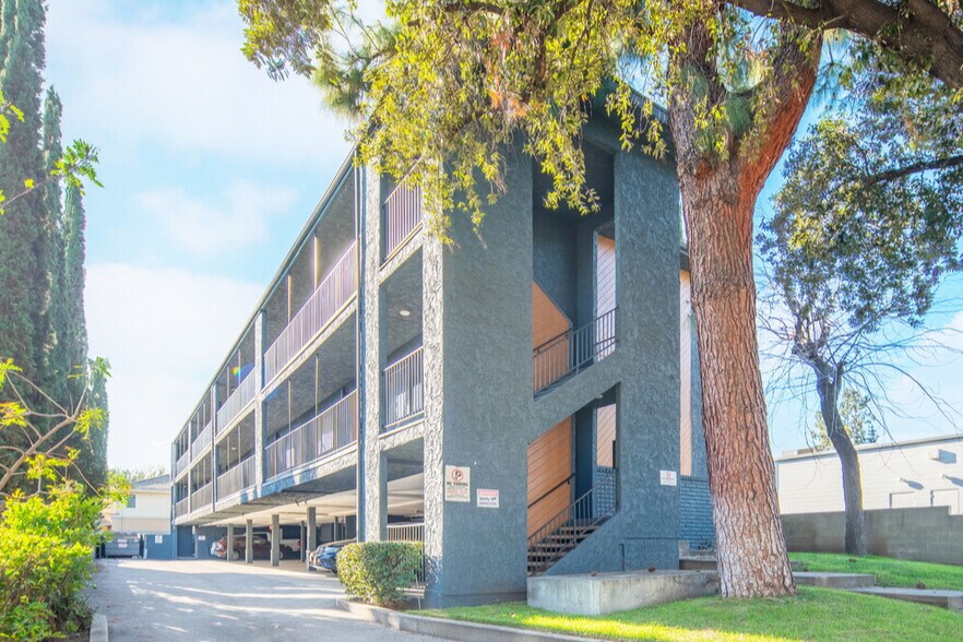 Primary Photo Of 113 N Grand Oaks Ave, Pasadena Apartments For Sale