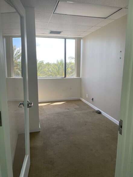 More Photos Of 18305 Biscayne Blvd, Aventura Office For Lease