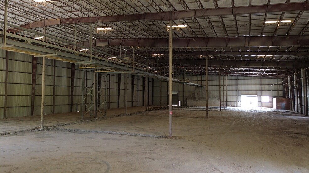 More Photos Of 318 Gordon St, Fairmount Industrial For Sale