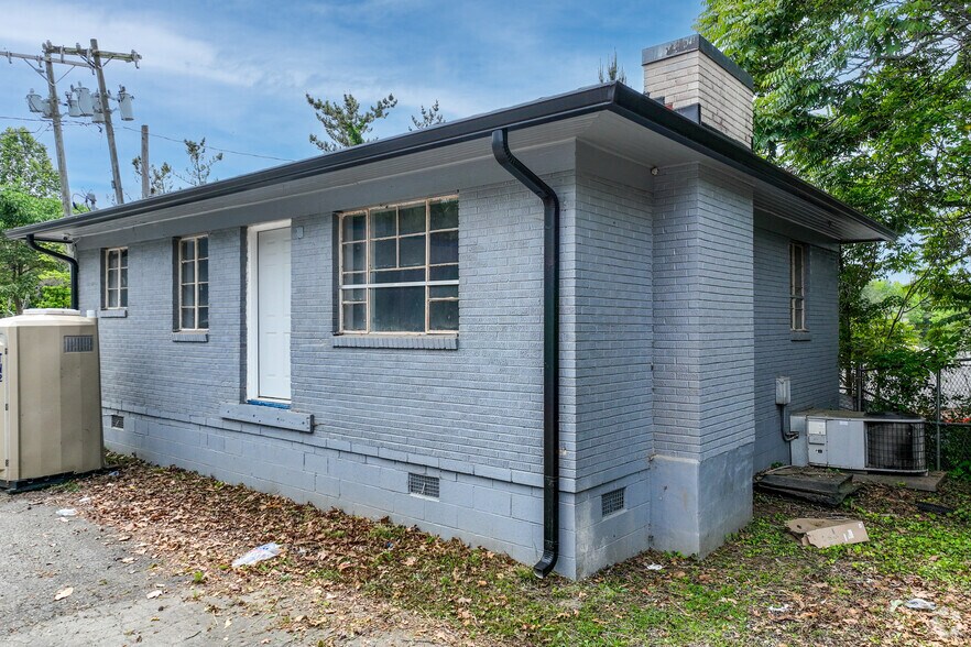 More Photos Of 5709 Robin Wood Ln, Winston-Salem Unknown For Lease