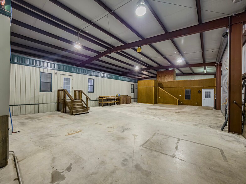 More Photos Of 19300 Valdosta Hwy, Valdosta Light Distribution For Lease