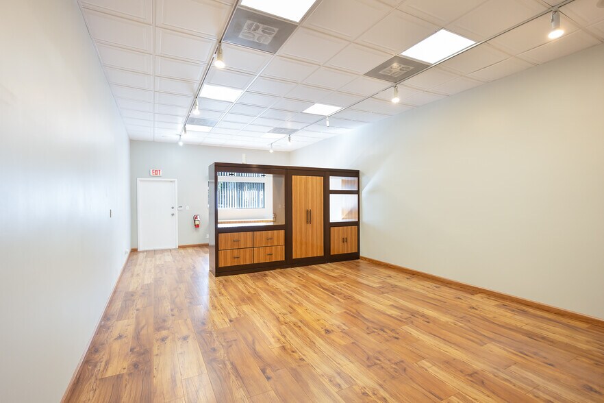 More Photos Of 2301-2325 NW 30th St, Oakland Park Warehouse For Sale