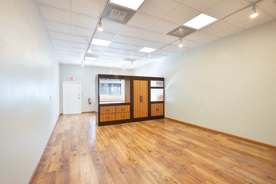 More Photos Of 2325 NW 30th St, Oakland Park Warehouse For Lease
