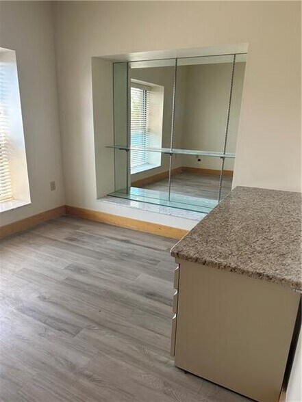 More Photos Of 10431 Perry Hwy, Wexford Office For Sale