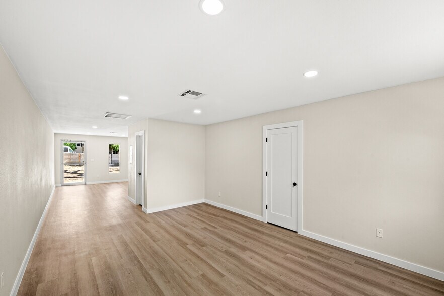 More Photos Of 715 W Hopkins St, San Marcos Daycare Center For Sale