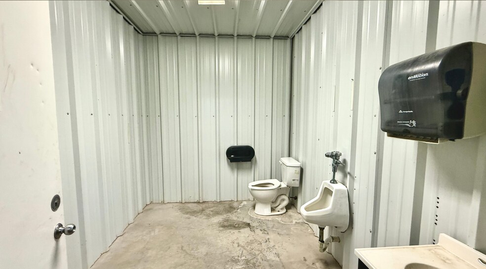 More Photos Of 1509 S County Road 1309, Midland Warehouse For Lease