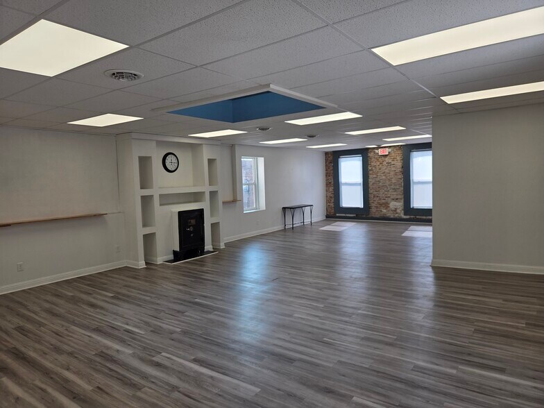 More Photos Of 35 S Main St, Winchester Office Residential For Lease