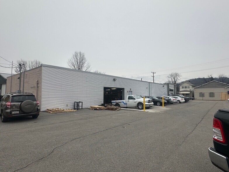 More Photos Of 1230 4th Ave, Coraopolis Freestanding For Lease