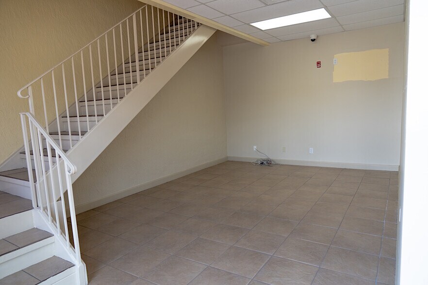 More Photos Of 1371 SW 8th St, Pompano Beach Warehouse For Lease