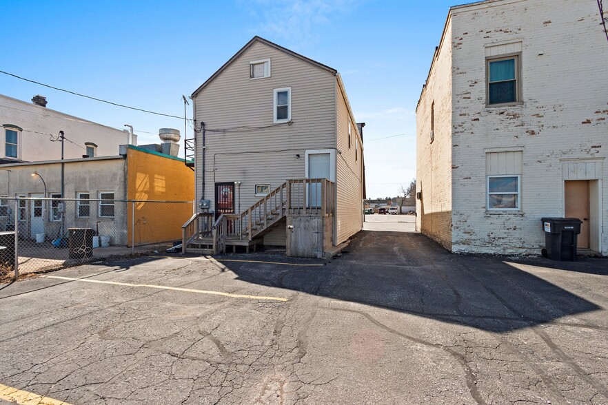 More Photos Of 1308 Washington St, Manitowoc Office For Sale