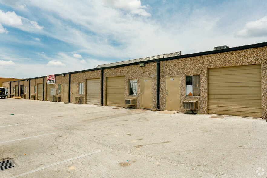 More Photos Of 6104-6122 Evergreen St, Houston Industrial For Lease