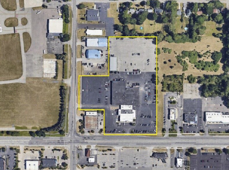 More Photos Of 5900 Highland Rd, Waterford General Retail For Sale