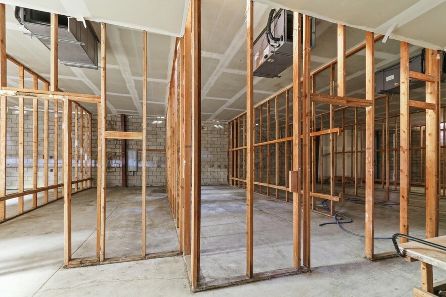 More Photos Of 1410-1412 Elwood St, Los Angeles Warehouse For Sale