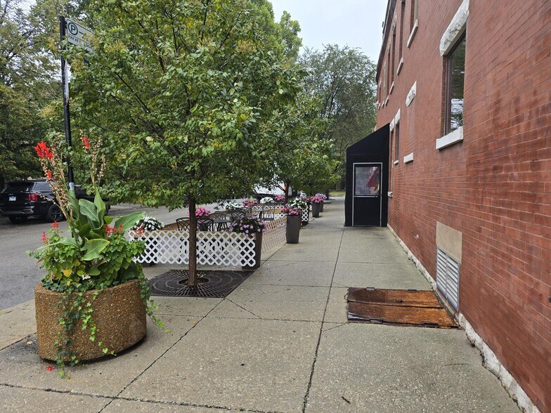 More Photos Of 4263 Lincoln Ave, Chicago Restaurant For Lease