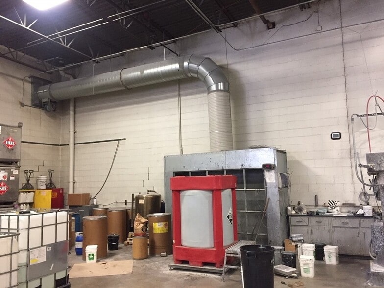 More Photos Of 41158 Koppernick Rd, Canton Warehouse For Lease