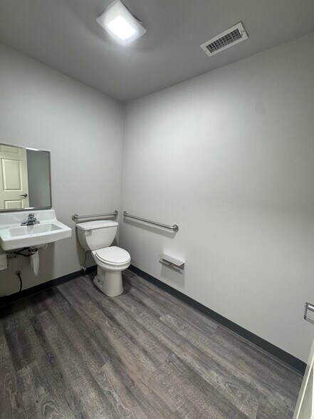 More Photos Of 105 Enterprise Dr, Cumming Unknown For Lease