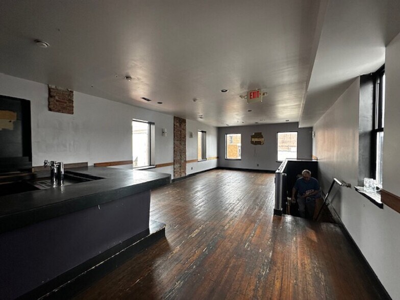 More Photos Of 7 S High St, Belleville General Retail For Sale