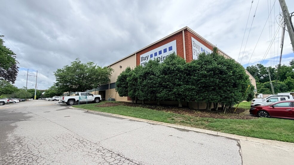 More Photos Of 100-128 Powell Pl, Nashville Distribution For Lease