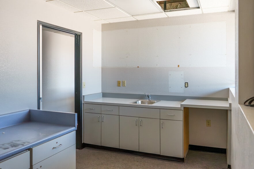 More Photos Of 650 W Southern Ave, Mesa Medical For Sale