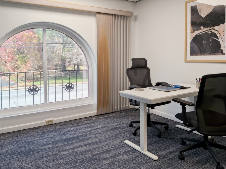 More Photos Of 1620 Asheville Hwy, Hendersonville Coworking Space