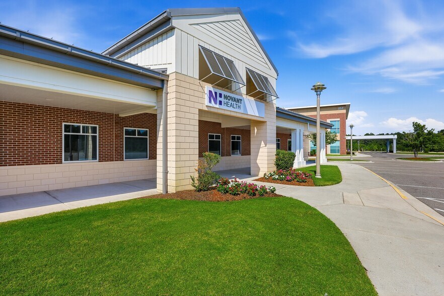More Photos Of 584 Hospital Dr NE, Bolivia Medical For Lease