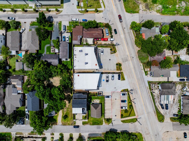More Photos Of 6815 N Main St, Houston Unknown For Lease
