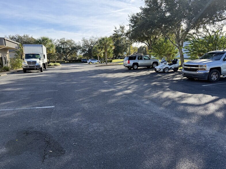 More Photos Of 302 Richey Rd, Leesburg Warehouse For Lease