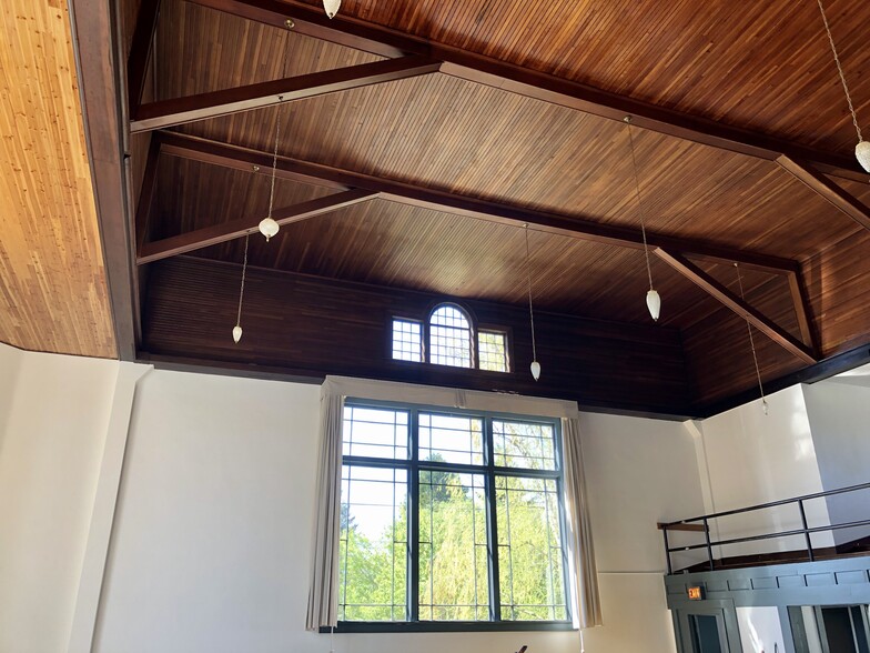 More Photos Of 7809 NE Everett St, Portland Religious Facility For Lease