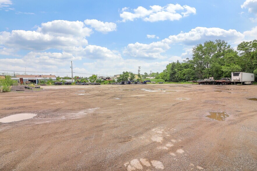 More Photos Of 17735 Chappel Ave, Lansing Industrial For Sale