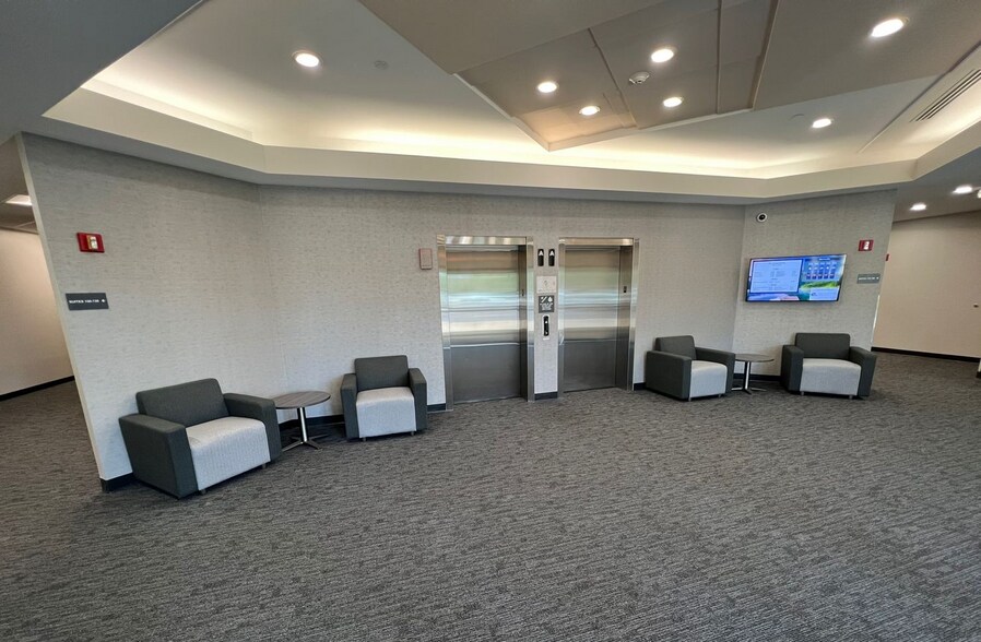 More Photos Of 4355 Weaver Pky, Warrenville Office For Lease