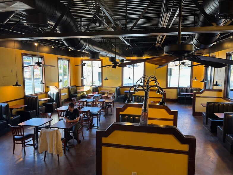 More Photos Of 2080 Lower Roswell Rd, Marietta Restaurant For Lease