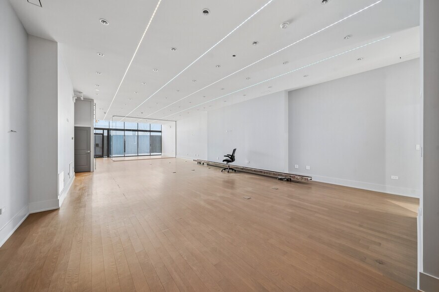 More Photos Of 619 W Randolph St, Chicago Restaurant For Sale