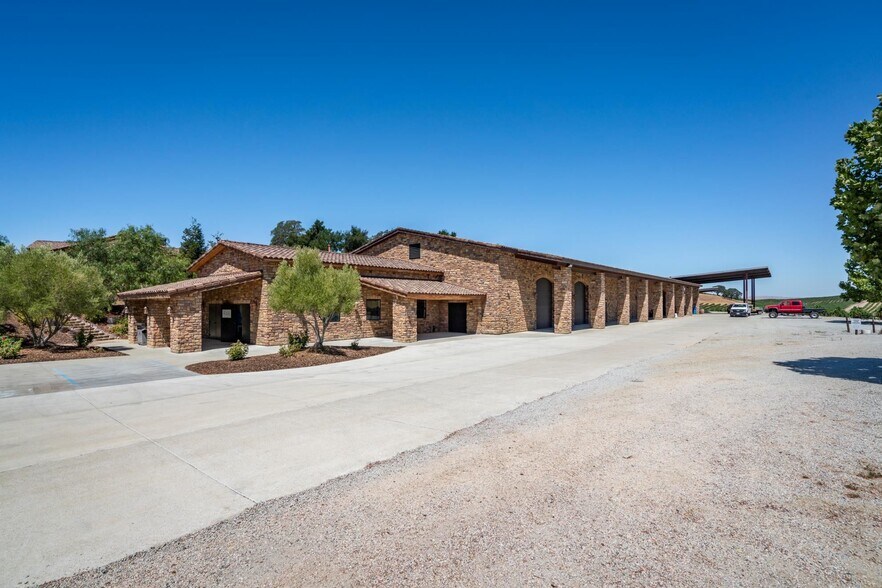 More Photos Of 4900 Union Rd, Paso Robles Winery Vineyard For Sale