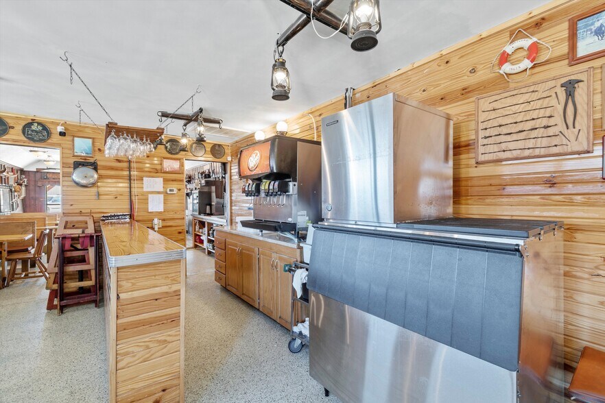 More Photos Of 110 W Bailey St, Ponder Restaurant For Sale